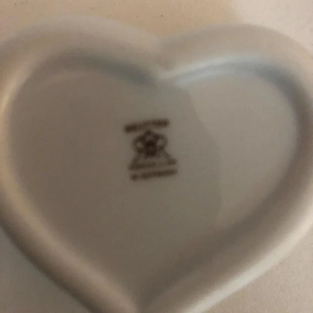 🛒 $8 - DISNEY MINNIE MOUSE HEART SHAPED JEWELRY TRINKET BOX #90-1